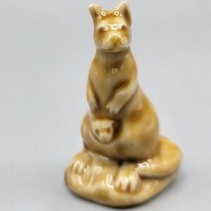 Vtg Wade England Porcelain Kangaroo Figurine With Joey Collectible 1.75" Tall